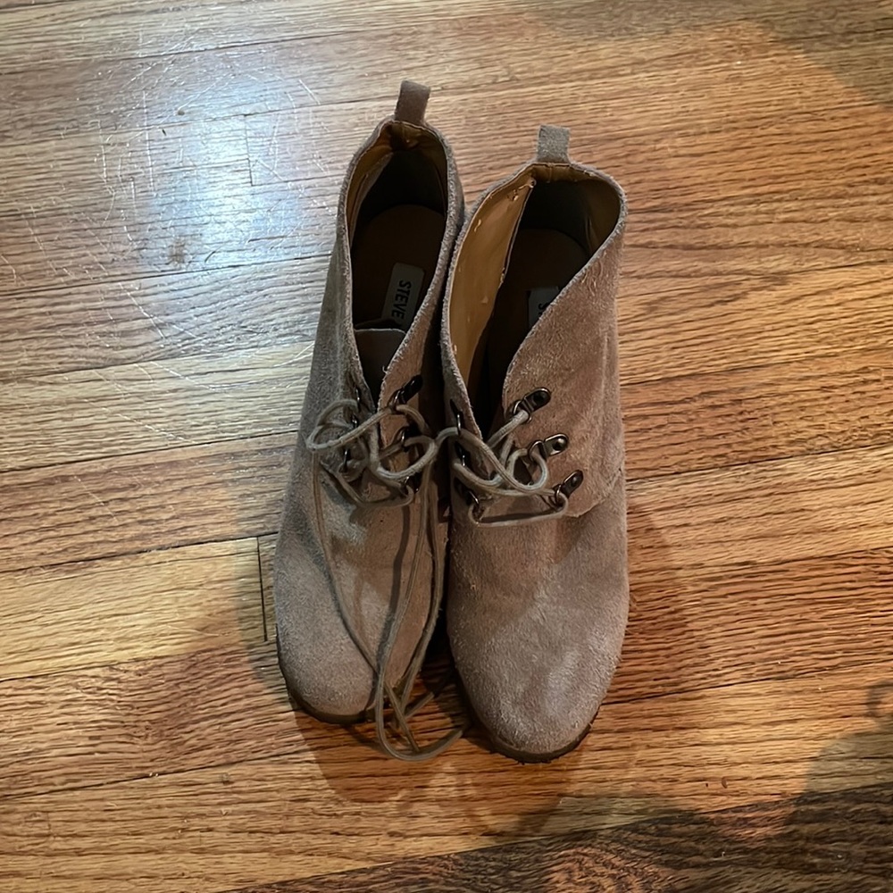 Steve Madden Light Brown USED Wedge Heel Boots. Size 9.5 Medium 4 inch heels